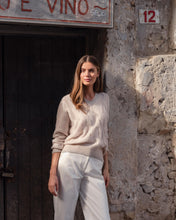 Load image into Gallery viewer, N.Peal Women's Cable Cricket Cashmere Jumper Ecru White