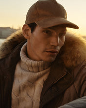 Load image into Gallery viewer, N.Peal Men's Chunky Cable Cashmere Jumper Pebble Grey