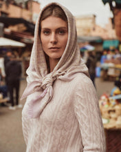Load image into Gallery viewer, N.Peal Women's Emilia Cable Round Neck Cashmere Jumper Quartz Pink