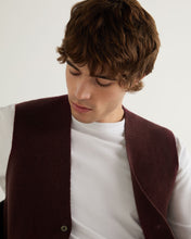 Load image into Gallery viewer, N.Peal Men's Chelsea Cashmere Waistcoat Claret Red