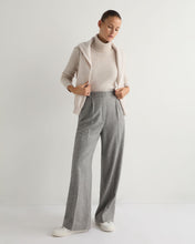 Load image into Gallery viewer, N.Peal Women's Hazel Chunky Roll Neck Cashmere Jumper Frost White