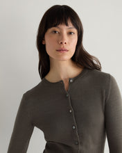 Load image into Gallery viewer, N.Peal Women's Darcie Superfine Cashmere Cropped Cardigan Mink Brown