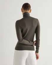 Load image into Gallery viewer, N.Peal Women's Margot Superfine Cashmere Roll Neck Jumper Mink Brown