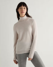 Load image into Gallery viewer, N.Peal Women's Luna Roll Neck Cashmere Jumper Frost White