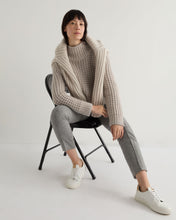 Load image into Gallery viewer, N.Peal Women's Super Chunky Rib Cashmere Jumper Sand Brown