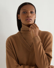 Load image into Gallery viewer, N.Peal Women's Longline V Neck Cashmere Jumper Dark Camel Brown