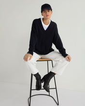 Load image into Gallery viewer, N.Peal Women's Longline V Neck Cashmere Jumper Navy Blue