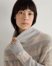 Load image into Gallery viewer, N.Peal Women's Jacquard Roll Neck Cashmere Jumper Fumo Grey