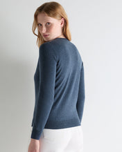 Load image into Gallery viewer, N.Peal Women's Evie Classic Round Neck Cashmere Jumper Light Denim Blue