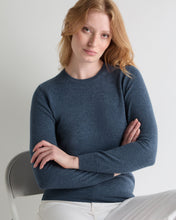 Load image into Gallery viewer, N.Peal Women's Evie Classic Round Neck Cashmere Jumper Light Denim Blue