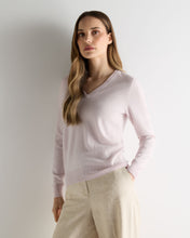 Load image into Gallery viewer, N.Peal Women's Phoebe V Neck Cashmere Jumper Chalk Pink