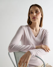 Load image into Gallery viewer, N.Peal Women's Phoebe V Neck Cashmere Jumper Chalk Pink