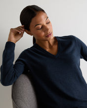Load image into Gallery viewer, N.Peal Women's Phoebe V Neck Cashmere Jumper Indigo Blue