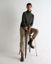 Load image into Gallery viewer, N.Peal Women's Luna Roll Neck Cashmere Jumper Arabica Khaki Green