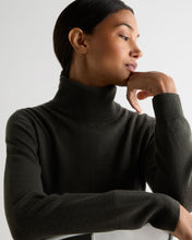 Load image into Gallery viewer, N.Peal Women's Luna Roll Neck Cashmere Jumper Arabica Khaki Green