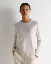 Load image into Gallery viewer, N.Peal Women's Hallie Round Neck Cashmere Jumper Snow Grey