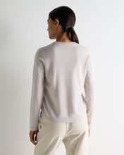 Load image into Gallery viewer, N.Peal Women's Hallie Round Neck Cashmere Jumper Snow Grey