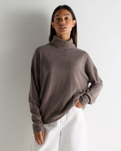 Load image into Gallery viewer, N.Peal Women's Victoria Turtle Neck Cashmere Jumper Otter Brown
