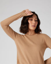 Load image into Gallery viewer, N.Peal Women's Round Neck Cashmere Jumper Sahara Brown