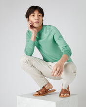 Load image into Gallery viewer, N.Peal Men's Covent Fine Gauge Cashmere Round Neck Jumper Seafoam Green