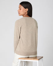 Load image into Gallery viewer, N.Peal Women's Evie Classic Round Neck Cashmere Jumper Oatmeal Brown