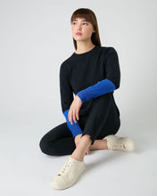 Load image into Gallery viewer, N.Peal Women's Relaxed Round Neck Cashmere Jumper Navy Blue
