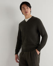 Load image into Gallery viewer, N.Peal Men's Burlington V Neck Cashmere Jumper Arabica Khaki Green