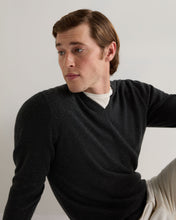 Load image into Gallery viewer, N.Peal Men's Burlington V Neck Cashmere Jumper Dark Charcoal Grey