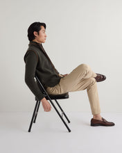 Load image into Gallery viewer, N.Peal Men's Shaftesbury Suede Trim Cashmere Gilet Arabica Khaki Green
