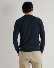 Load image into Gallery viewer, N.Peal Men's Shoreditch Round Neck Cashmere Jumper Indigo Blue
