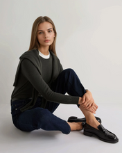 Load image into Gallery viewer, N.Peal Women's Evie Classic Round Neck Cashmere Jumper Arabica Khaki Green