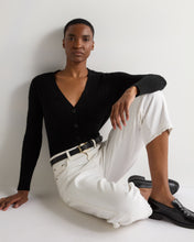 Load image into Gallery viewer, N.Peal Women's Clara Cable V Neck Cashmere Cardigan Black