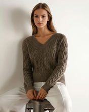 Load image into Gallery viewer, N.Peal Women's Frankie Cable V Neck Cashmere Jumper Vintage Khaki Green