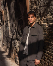 Load image into Gallery viewer, N.Peal Men's Scala Linen Overshirt Arabica Khaki Green
