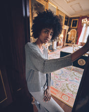 Load image into Gallery viewer, N.Peal Women&#39;s Chunky Metal Trim Cashmere Jumper Elephant Grey
