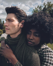 Load image into Gallery viewer, N.Peal Unisex Short Ribbed Cashmere Scarf Moss Green
