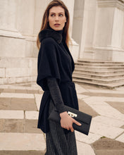 Load image into Gallery viewer, N.Peal Women&#39;s Cashmere Cape With Fur Collar Black
