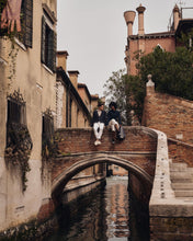 Load image into Gallery viewer, N.Peal Women&#39;s Funnel Neck Cashmere Jumper Grigio Blue
