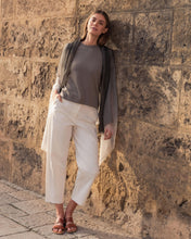 Load image into Gallery viewer, N.Peal Women's Hallie Round Neck Cashmere Jumper Vintage Khaki Green

