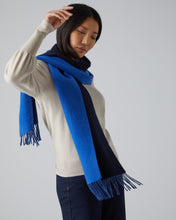 Load image into Gallery viewer, N.Peal Unisex Doubleface Woven Cashmere Scarf Navy Blue + Light Blue
