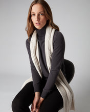 Load image into Gallery viewer, N.Peal Women&#39;s Twisted Cable Cashmere Scarf Snow Grey
