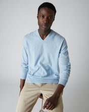 Load image into Gallery viewer, N.Peal Men&#39;s Burlington V Neck Cashmere Jumper Cornflower Blue
