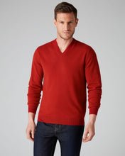 Load image into Gallery viewer, N.Peal Men&#39;s The Burlington V Neck Cashmere Jumper Dark Orange
