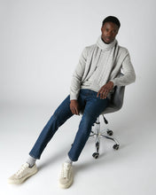 Load image into Gallery viewer, N.Peal Men&#39;s The Oxford Round Neck Cashmere Jumper Fumo Grey
