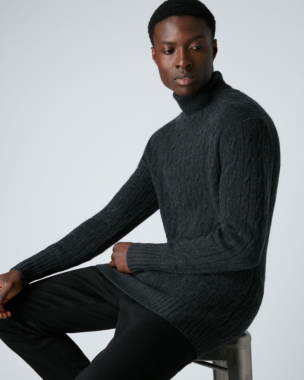 N.Peal Men's Classic Cable Roll Neck Cashmere Jumper Dark Charcoal Grey