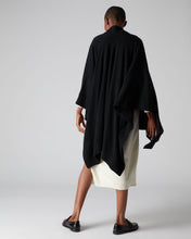 Load image into Gallery viewer, N.Peal Women&#39;s Diagonal Rib Edged Cashmere Cape Black
