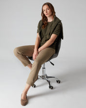 Load image into Gallery viewer, N.Peal Women&#39;s Round Neck Cashmere T Shirt Dark Olive Green
