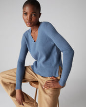 Load image into Gallery viewer, N.Peal Women&#39;s Boxy Rib V Neck Cashmere Jumper Alpine Blue
