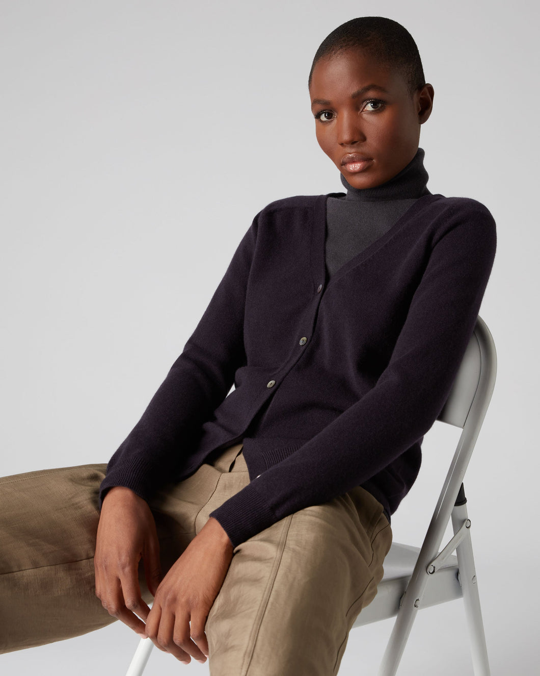 N.Peal Women's V Necked Cashmere Cardigan Dark Aubergine Purple