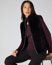 Load image into Gallery viewer, N.Peal Women&#39;s Shearling Diamond Padded Gilet Navy Blue
